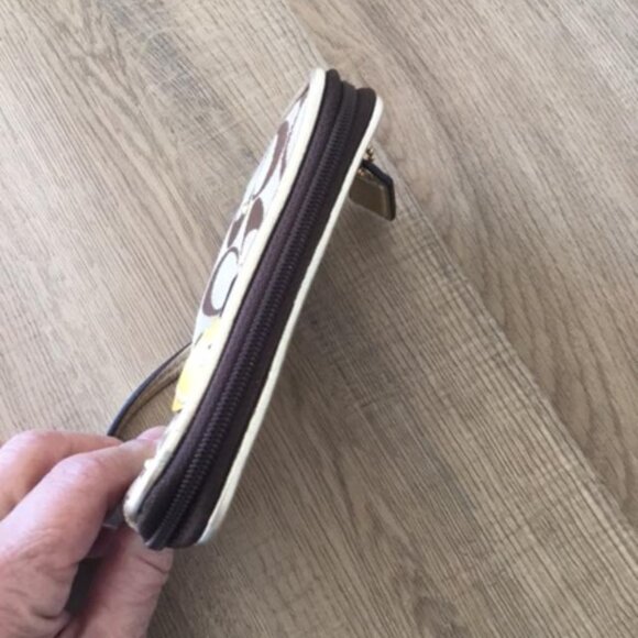 Coach Signature Brown Jacquard Wristlet with Yellow Floral Accent EUC - Picture 6 of 9